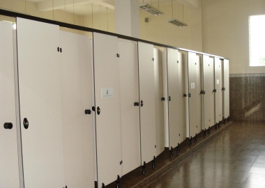 Đơn vị phân phối và thi công tấm vách ngăn vệ sinh