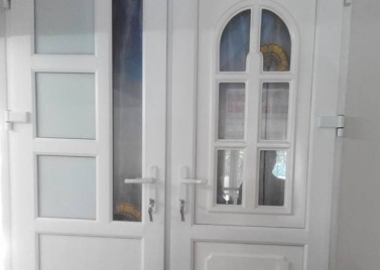 Lắp cửa nhựa lõi thép cho phòng ngủ