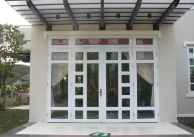 Lắp đặt cửa nhựa lõi thép tại Bình Dương
