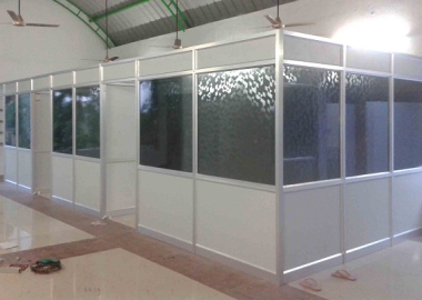 Thi công vách ngăn kính tại Thuận An