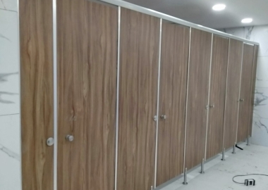 Thi công vách ngăn vệ sinh giành cho văn phòng