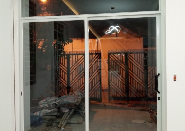 Lắp cửa nhôm cho văn phòng ở Dĩ An