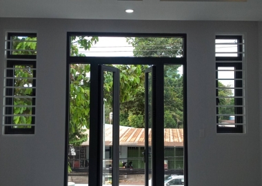 Thi công cửa nhôm cho căn hộ