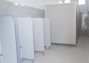Thi công vách ngăn vệ sinh cho bệnh viện ở Bình Dương