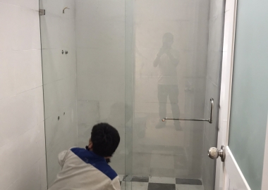 Thợ thi công phòng tắm kính - NHÔM KÍNH BÌNH DƯƠNG