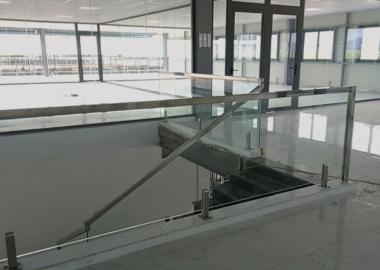 Vách ngăn nhôm kính tại Bình Dương giá rẻ nhất