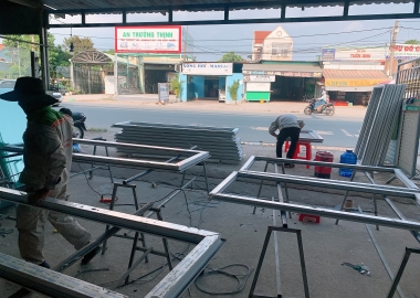 Thi công cửa nhựa lõi thép - công trình trạm điện Hoa lư , Lộc ninh, Bình Phước