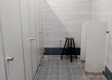 Báo giá chi tiết vách ngăn vệ sinh Compact HPL tại Bắc Tân Uyên - Năm 2025