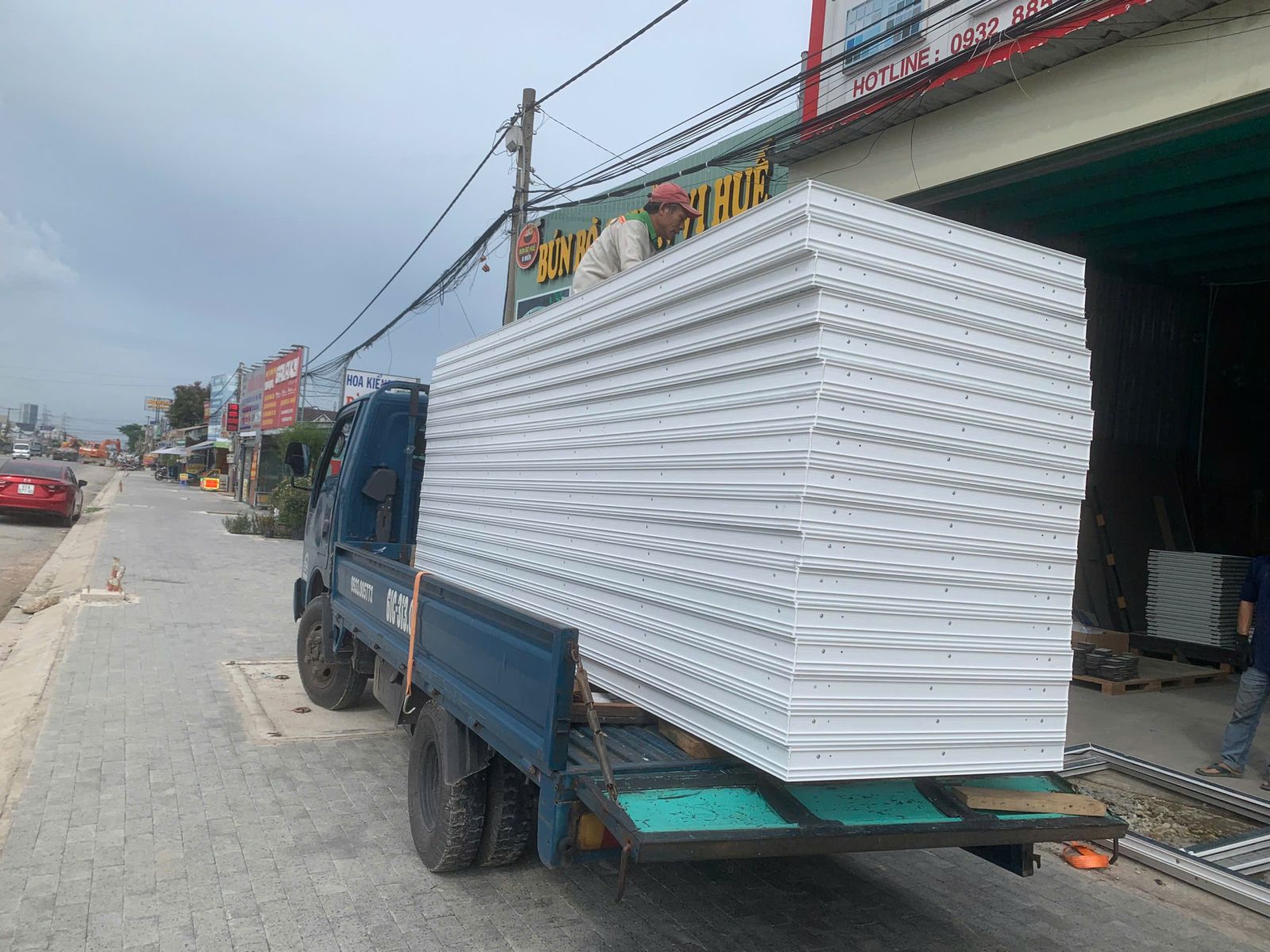  Cam kết bảo hành từ 1 – 5 năm tùy loại cửa, hỗ trợ kỹ thuật nhanh chóng.#1 Lắp cửa nhôm kính tại Dĩ An - bảng giá mới nhất 2025