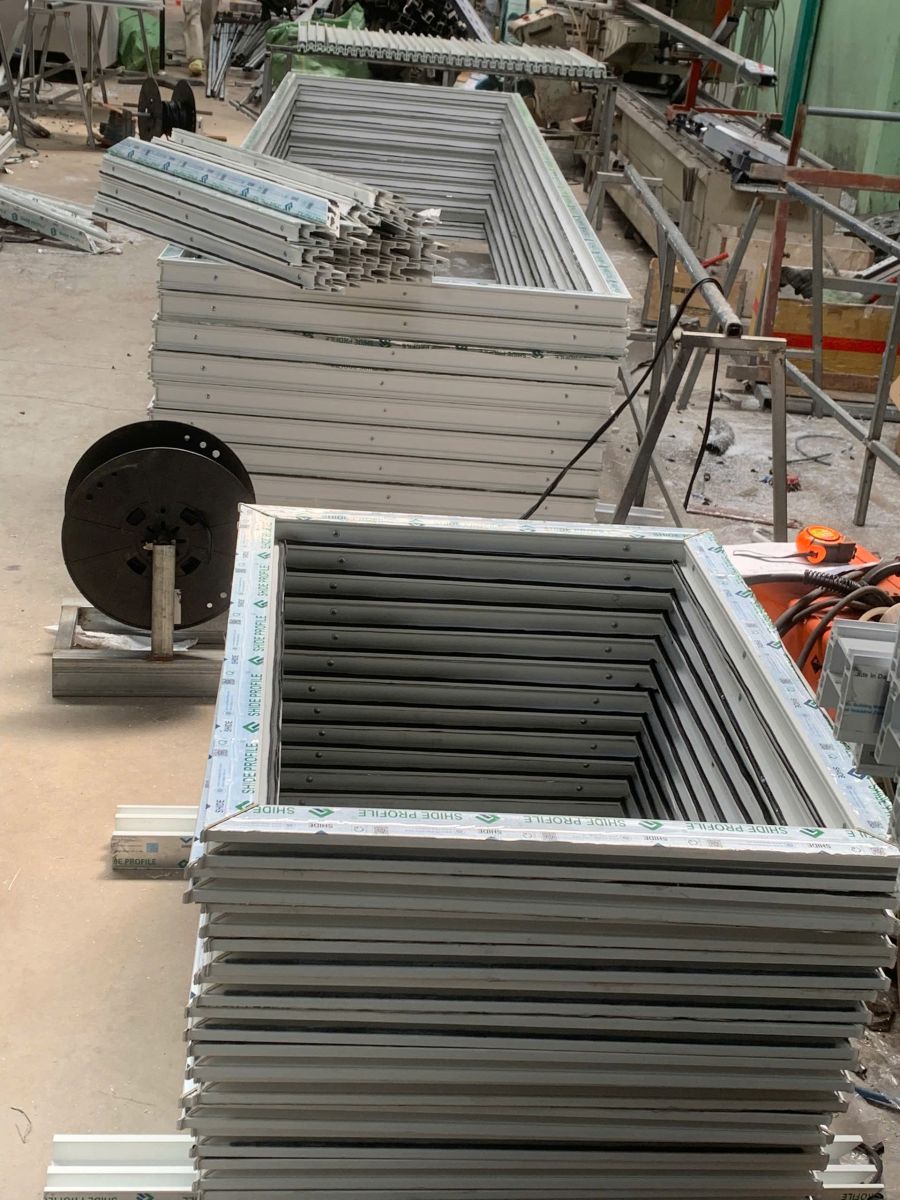Thiết kế của sản phẩm cửa nhựa lõi thép:#1 Cửa nhựa lõi thép Bình Dương - Cửa sổ lùa hệ 3 ray lưới muỗi