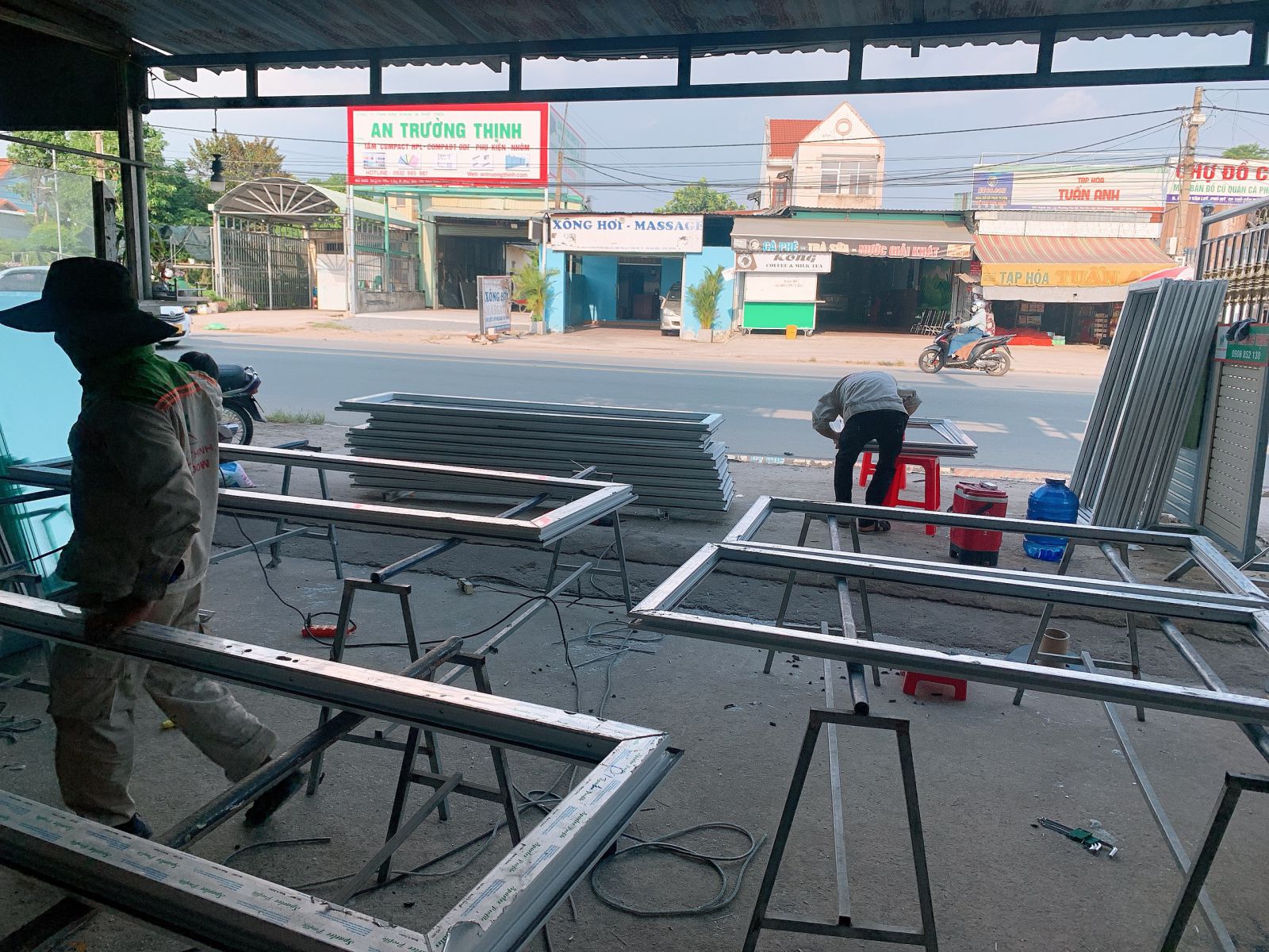 cửa sẽ giúp người dùng tiết kiệm thời gian và công sức trong việc sử dụng, đặc biệt là với những bộ cửa có kích thước lớn.Cửa nhựa lõi thép Bình Dương