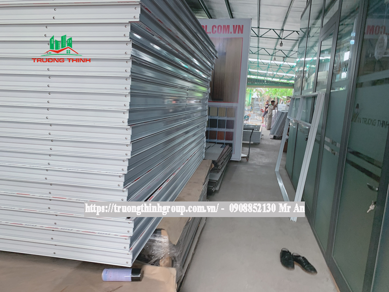 Công đoạn cắt kính và vào kính|#1 Sản xuất cửa nhựa lõi thép bình dương