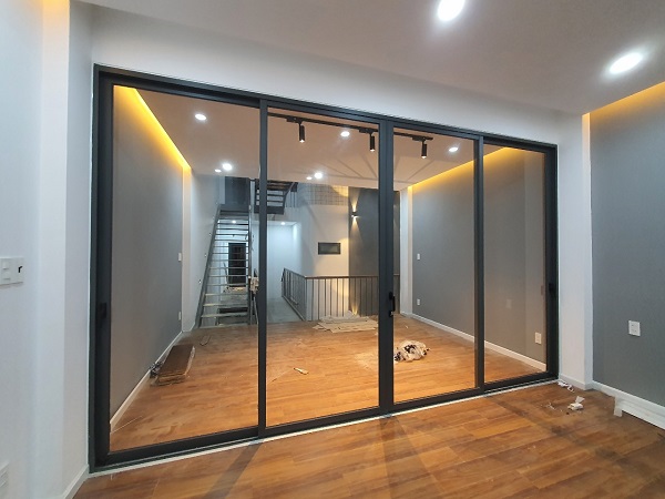 Vì thế khi lựa chọn đơn vị gia công lắp đặt, quý khách nên tìm kiếm kỹ lưỡng trước khi đưa ra quyết định.  #1 Đơn vị thi công cửa nhôm Xingfa Bình Dương