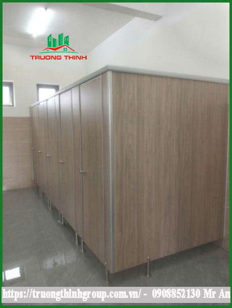 Cửa Trường Thịnh - Đối tác tin cậy trong việc thi công và cung cấp vách ngăn vệ sinh tấm Compact HPL chất lượng cao.#1 Vách ngăn vệ sinh tấm compact hpl Bình Dương