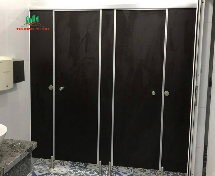 Thi công vách ngăn vệ sinh Bình Dương chuyên nghiệp | Cửa Trường Thịnh - Chuyên cung cấp thi công vách ngăn vệ sinh Bình Dương