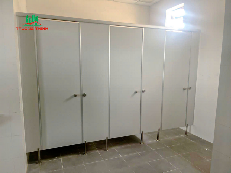Báo giá chi tiết vách ngăn vệ sinh Compact HPL tại Bàu Bàng - Năm 2025