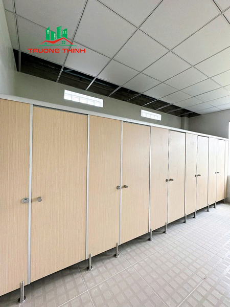 Báo giá chi tiết vách ngăn vệ sinh Compact HPL tại Bắc Tân Uyên - Năm 2025