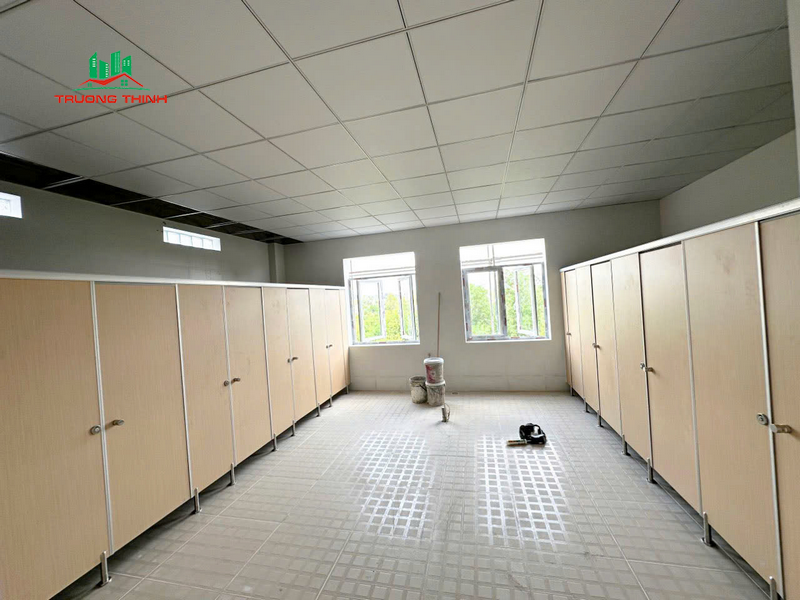 Vách Ngăn Vệ Sinh Tấm Compact HPL – Giải Pháp Hoàn Hảo Cho Môi Trường Ẩm Vách ngăn vệ sinh tấm compact HPL Thuận An #1